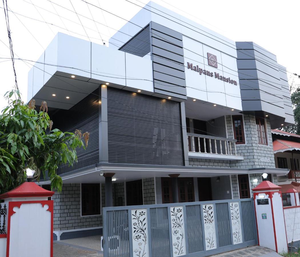 Malpans Mansion Hotel Nedumbassery Exterior foto